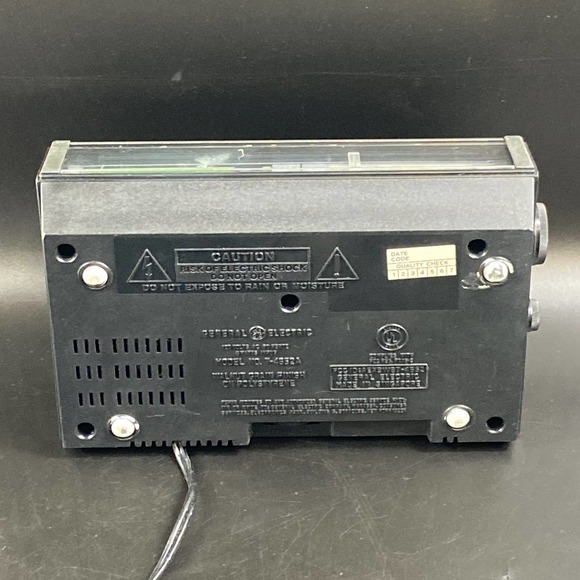 Vintage General Electric GE 7-4652A Walnut Grain Programmable Alarm Clock Radio - Picture 5 of 6